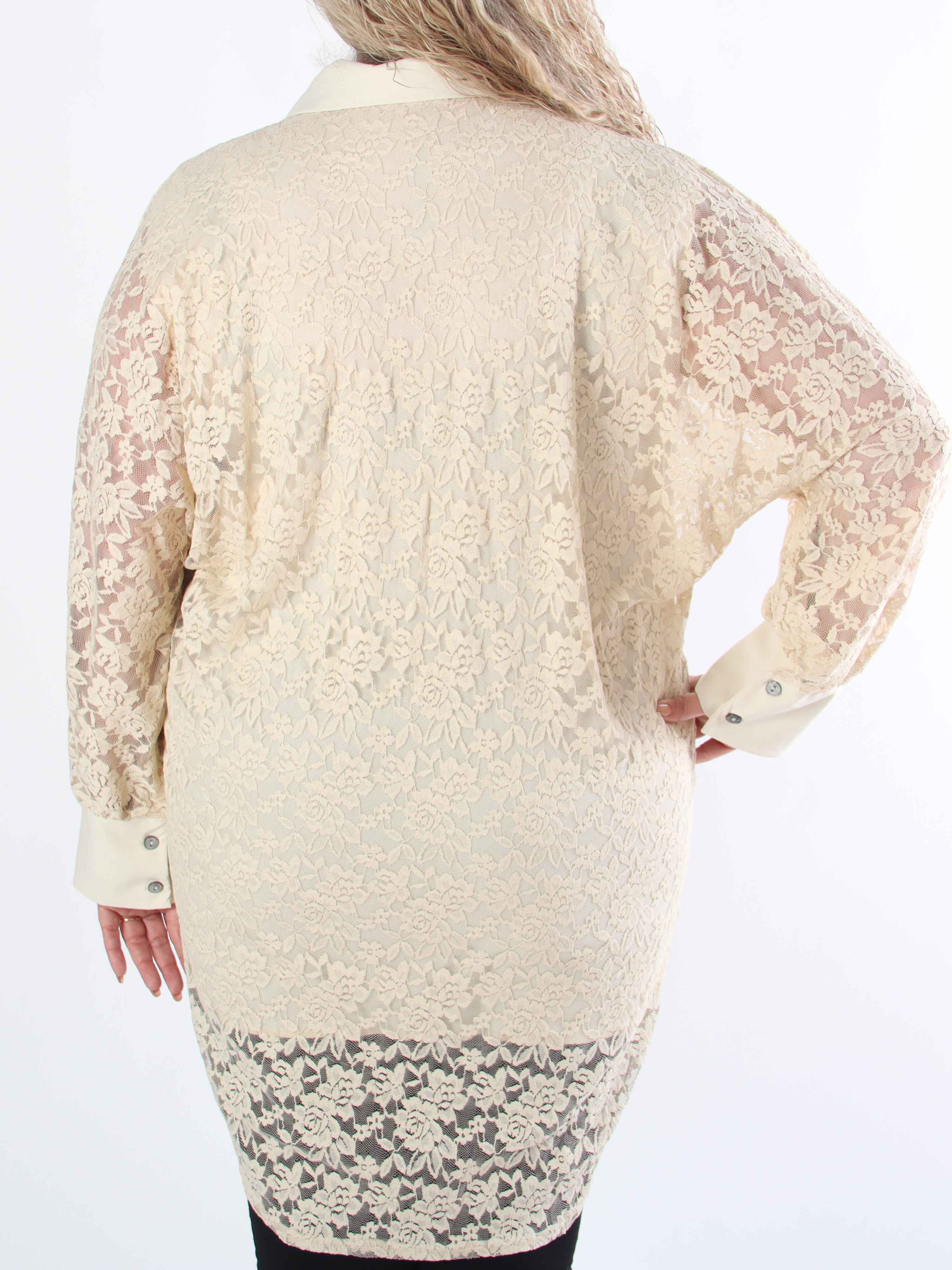 Katherine - Sød plus size skjorte i blonder